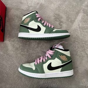 WMNS Air Jordan 1 Mid SE ‘Dutch Green’